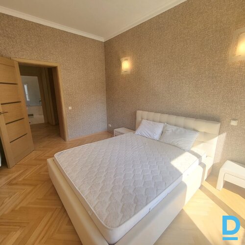 Pārdod dzīvokli Dzintaru prospekts 42, 98.5m², 3 ist.