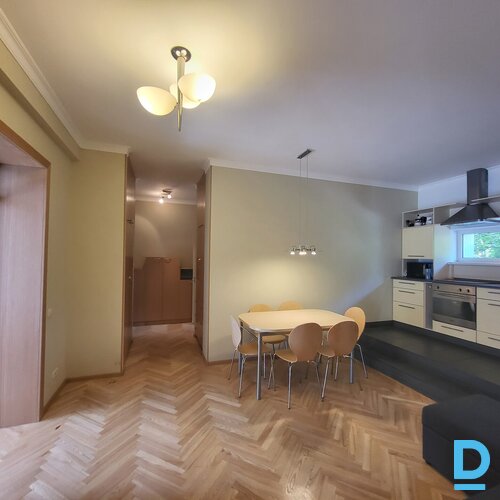 Pārdod dzīvokli Dzintaru prospekts 42, 98.5m², 3 ist.