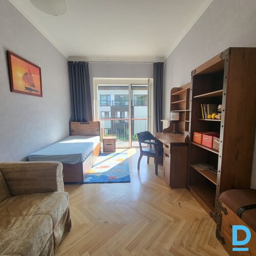 Pārdod dzīvokli Dzintaru prospekts 42, 98.5m², 3 ist.
