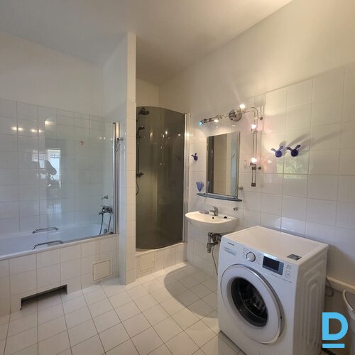 Pārdod dzīvokli Dzintaru prospekts 42, 98.5m², 3 ist.