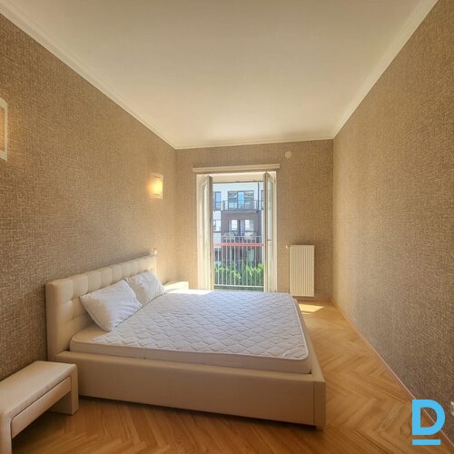 Pārdod dzīvokli Dzintaru prospekts 42, 98.5m², 3 ist.