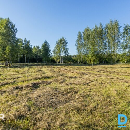 Pārdošanā 3850 m² zemes gabals privātmājas būvniecībai Daugmalē.Zeme atrodas sav