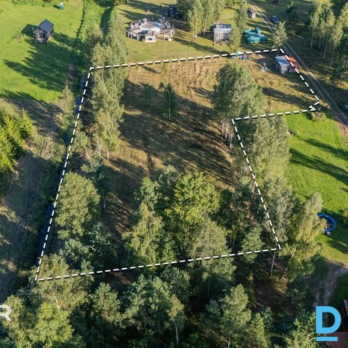 Pārdošanā 3850 m² zemes gabals privātmājas būvniecībai Daugmalē.Zeme atrodas sav