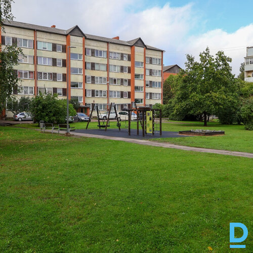 Pārdod dzīvokli Dzintaru iela 12