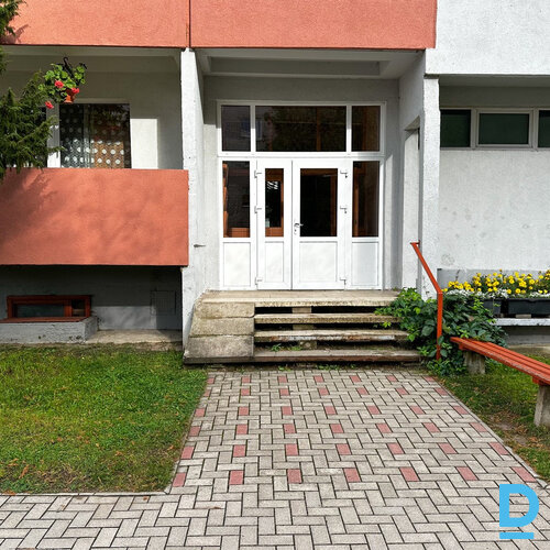 Pārdod dzīvokli Dzintaru iela 12