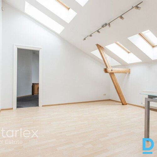 Mansarda birojs pie Ģertrūdes baznīcas