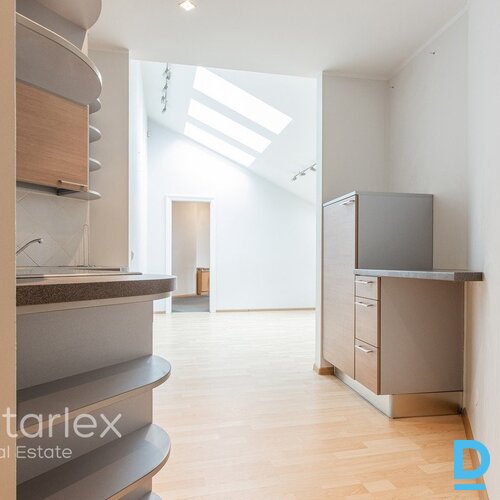 Mansarda birojs pie Ģertrūdes baznīcas