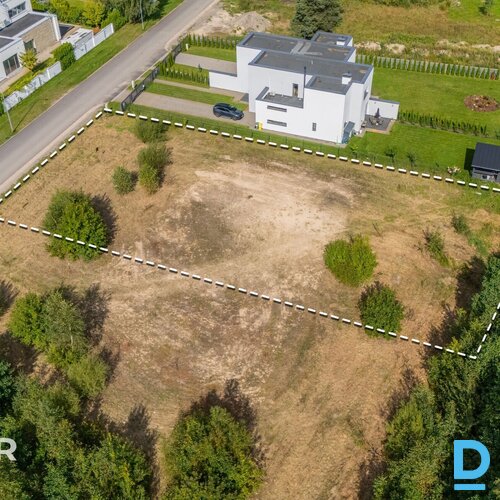 Pārdošanā līdzens 1458 m² zemes īpašums privātai apbūvei Dzilnuciemā, Babītes pa