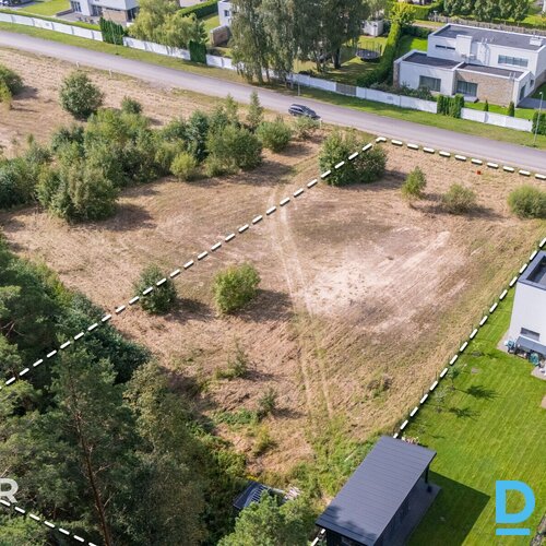 Pārdošanā līdzens 1458 m² zemes īpašums privātai apbūvei Dzilnuciemā, Babītes pa