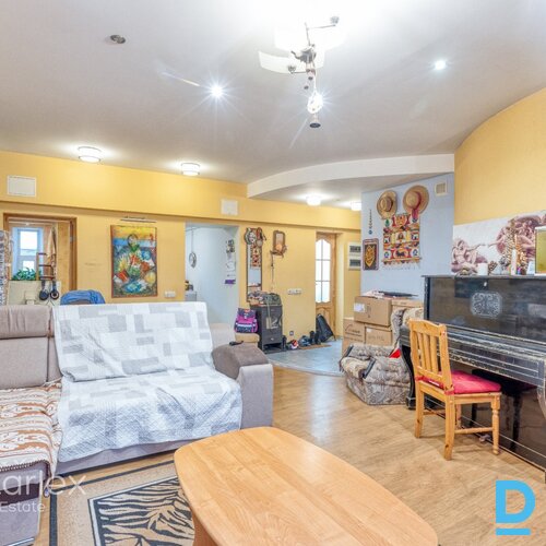 Trīsistabu dzīvoklis Birznieka Upīša ielā 26