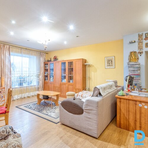 Trīsistabu dzīvoklis Birznieka Upīša ielā 26