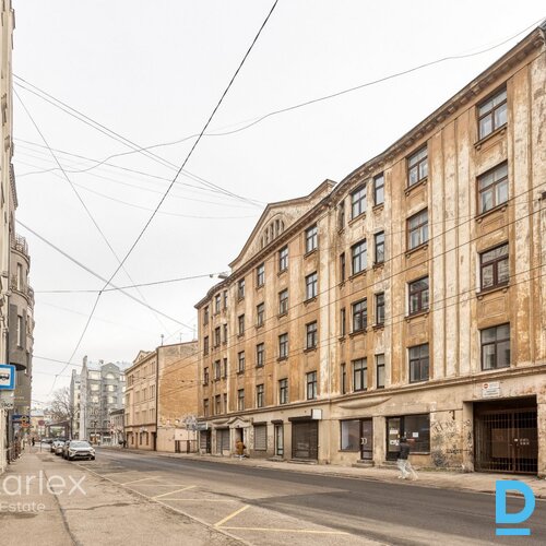 Trīsistabu dzīvoklis Birznieka Upīša ielā 26