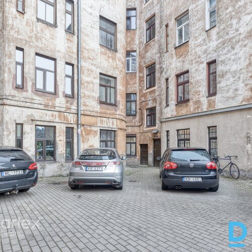 Trīsistabu dzīvoklis Birznieka Upīša ielā 26