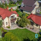 Pārdošanā eleganta savrupmāja ar atsevišķu atpūtas ēku un ainavisku, iekoptu ter