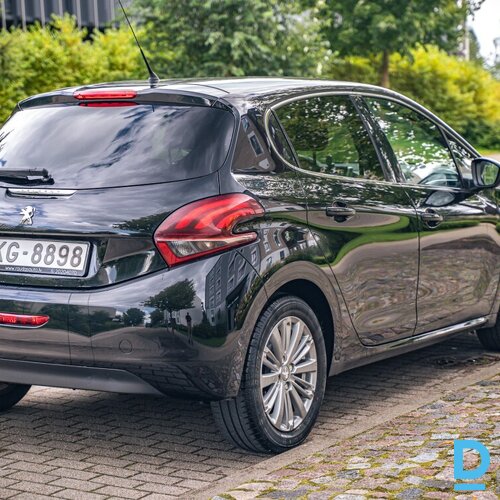 Pārdod Peugeot 208 1.2i, 2016 Pārdod Peugeot 208 1.2i, 2016
