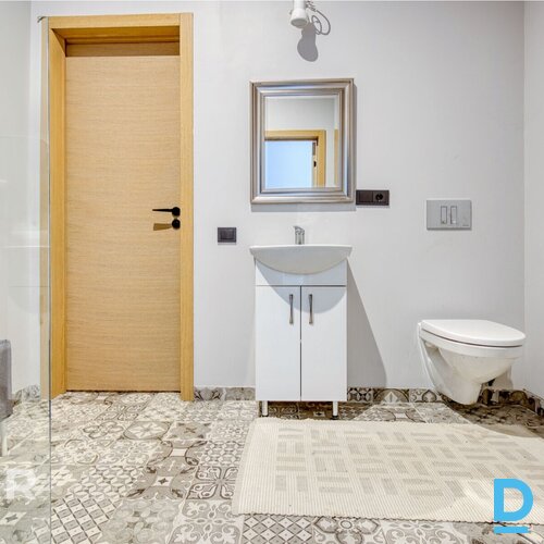 Pārdošanā kapitāli izremontēts vienistabas dzīvoklis 500 metrus no jūras.Dzīvokļ