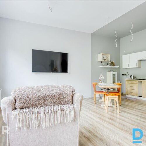 Pārdošanā kapitāli izremontēts vienistabas dzīvoklis 500 metrus no jūras.Dzīvokļ