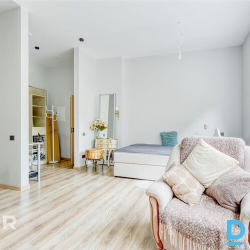 Pārdošanā kapitāli izremontēts vienistabas dzīvoklis 500 metrus no jūras.Dzīvokļ