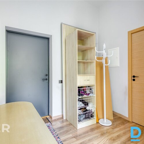 Pārdošanā kapitāli izremontēts vienistabas dzīvoklis 500 metrus no jūras.Dzīvokļ