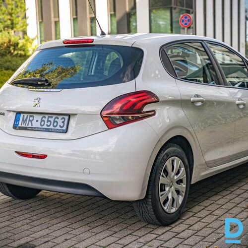 Pārdod Peugeot 208 1.2i, 2015 Pārdod Peugeot 208 1.2i, 2015