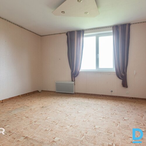 Pārdošanā vienstāvu dzīvojamā māja ar plašu zemes gabalu pie pašas Bauskas.Mājas