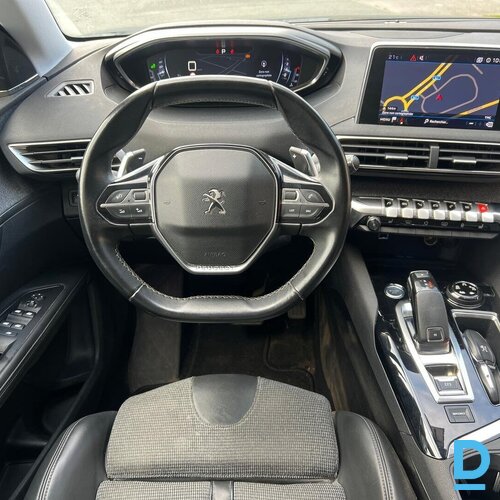 Pārdod Peugeot 5008 1.2i, 2018