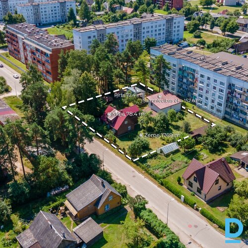 78.4 m² māja, 72.4 m² pirts, 152.6 m² saimniecības ēka, 1769 m² zeme, Lāčplēša iela 17, Līvāni, Līvānu novads, Latvija.