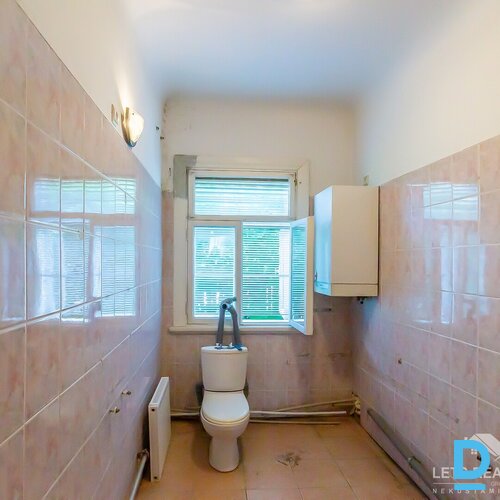 78.4 m² māja, 72.4 m² pirts, 152.6 m² saimniecības ēka, 1769 m² zeme, Lāčplēša iela 17, Līvāni, Līvānu novads, Latvija.