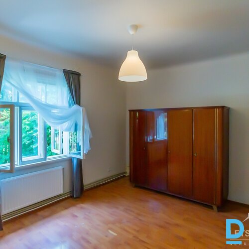 78.4 m² māja, 72.4 m² pirts, 152.6 m² saimniecības ēka, 1769 m² zeme, Lāčplēša iela 17, Līvāni, Līvānu novads, Latvija.