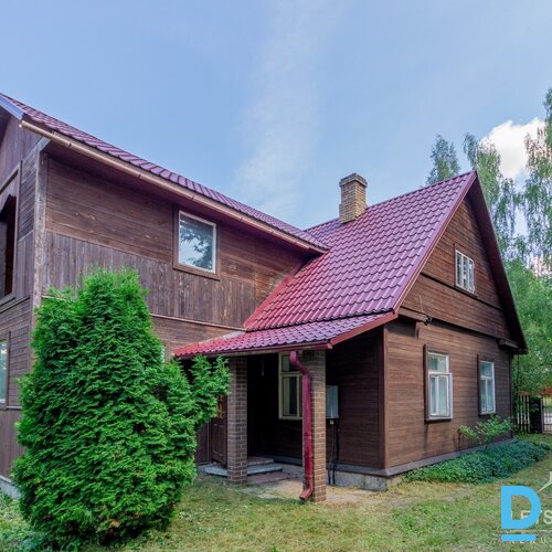 78.4 m² māja, 72.4 m² pirts, 152.6 m² saimniecības ēka, 1769 m² zeme, Lāčplēša iela 17, Līvāni, Līvānu novads, Latvija.
