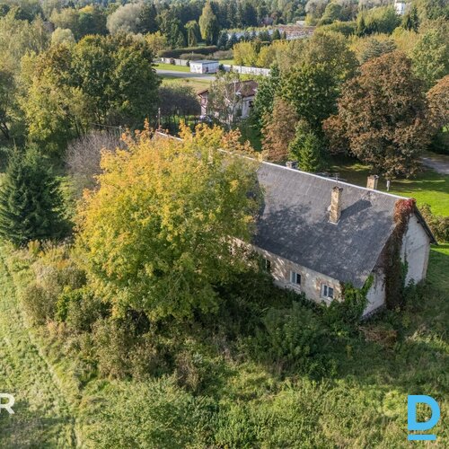 Pārdošanā perspektīvs zemes īpašums Salaspilī ar iespēju sadalīt vairākos apbūve