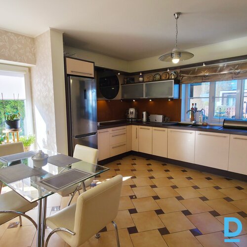 Pārdod māju Mārupes novads, Babītes pagasts, Spilve, Dravnieku iela 26, 274m²