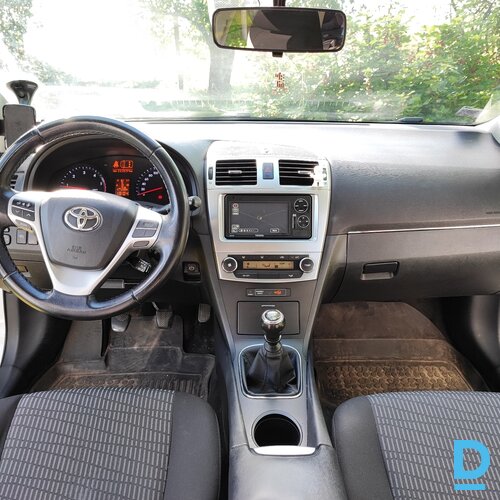 Pārdod Toyota Avensis, 2012