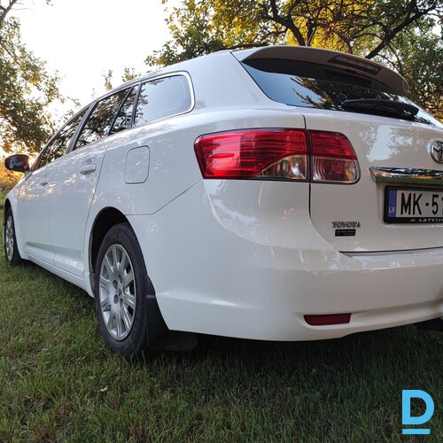 Pārdod Toyota Avensis, 2012