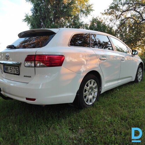 Pārdod Toyota Avensis, 2012