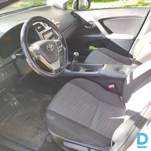 Pārdod Toyota Avensis, 2012