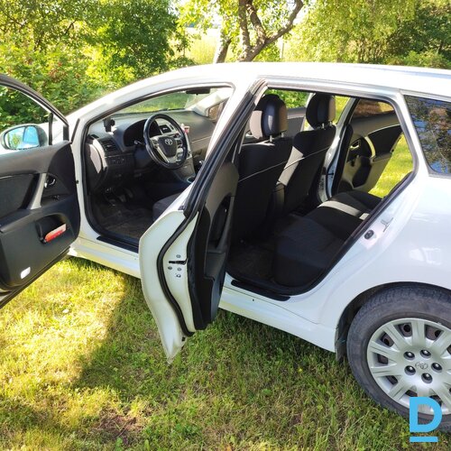 Pārdod Toyota Avensis, 2012