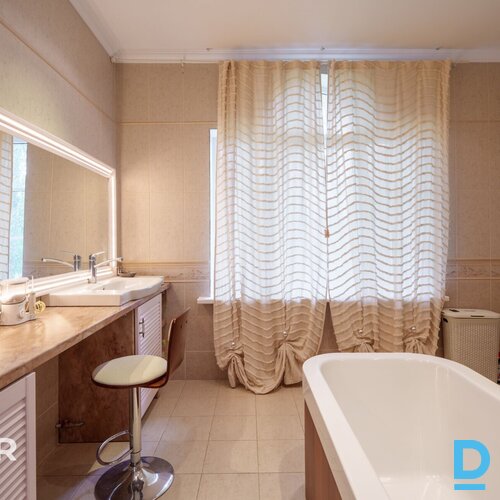 Pārdošanā eleganta savrupmāja ar labiekārtotu, apzaļumotu teritoriju Ventspilī.M Pārdošanā eleganta savrupmāja ar labiekārtotu, apzaļumotu teritoriju Ventspilī.M