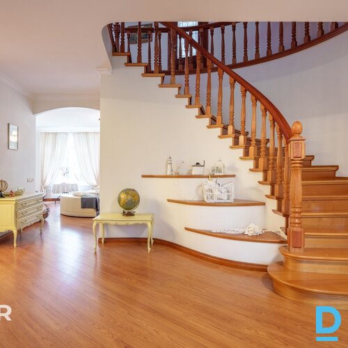 Pārdošanā eleganta savrupmāja ar labiekārtotu, apzaļumotu teritoriju Ventspilī.M Pārdošanā eleganta savrupmāja ar labiekārtotu, apzaļumotu teritoriju Ventspilī.M