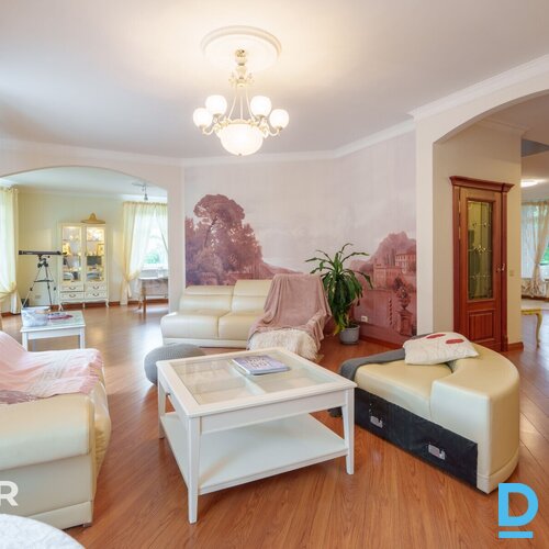 Pārdošanā eleganta savrupmāja ar labiekārtotu, apzaļumotu teritoriju Ventspilī.M Pārdošanā eleganta savrupmāja ar labiekārtotu, apzaļumotu teritoriju Ventspilī.M