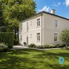 We offer to purchase a house with a total area of 195 m² and a spacious 1235 m² 