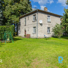 Piedāvājam iegādāties namīpašumu ar kopējo platību 195 m² un plašu 1235 m² zemes