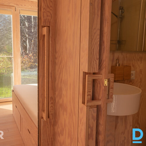 Tikai 200 metrus no jūras - pilnībā aprīkota atpūtas māja ar skaistu, labiekārto