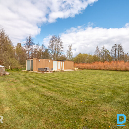 Tikai 200 metrus no jūras - pilnībā aprīkota atpūtas māja ar skaistu, labiekārto