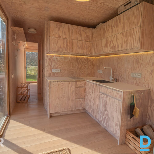 Tikai 200 metrus no jūras - pilnībā aprīkota atpūtas māja ar skaistu, labiekārto