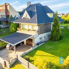 Pārdošanā skaista, plaša savrupmāja ar skaistu, ainavisku zemes gabalu.Māja celt