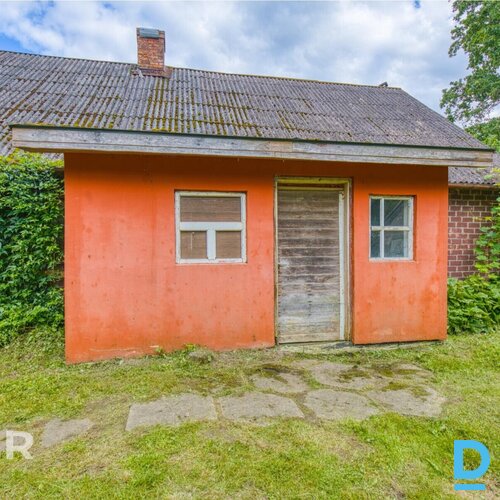 Pārdošanā lauku viensēta ar 3.5 ha zemes gabalu Seces pagastā.Vienstāvu koka dzī