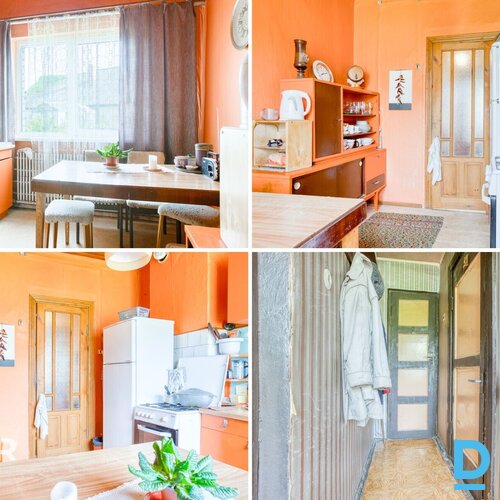 Pārdošanā puse no mājas ar palīgēku un 1800 m² zemes gabalu Balvos.Māja celta 19