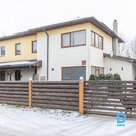 Продается уютный двухэтажный семейный дом с благоустроенным участком земли. Дом 