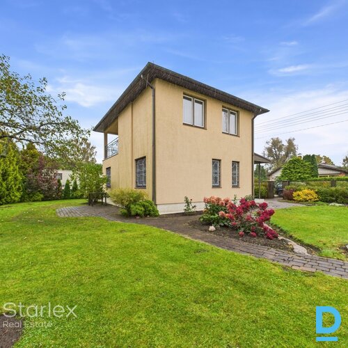 Mājīga vasarnīca Carnikavā pie Gaujas, ar zemi un ziedošu dārzu. Mājīga vasarnīca Carnikavā pie Gaujas, ar zemi un ziedošu dārzu.